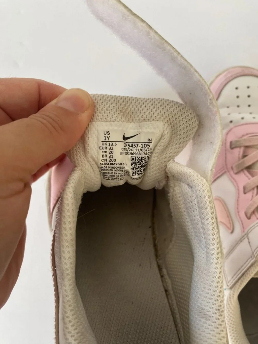 Girls Nike Size 1 Pink & White High-Top Sneakers